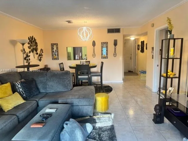 4270 NW 40th St # 306, Lauderdale Lakes, FL 33319