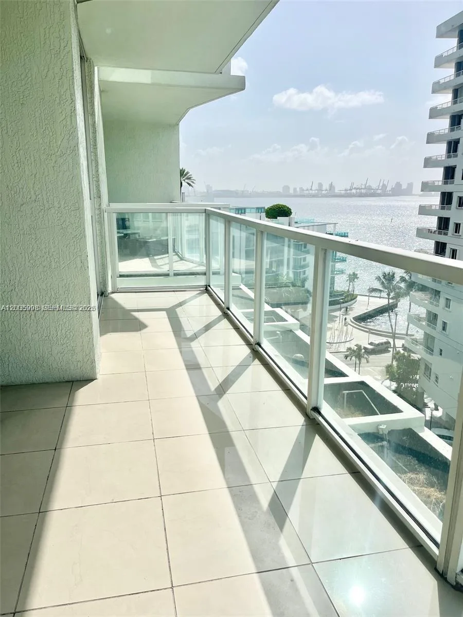 218 SE 14th St # 903, Miami, FL 33131