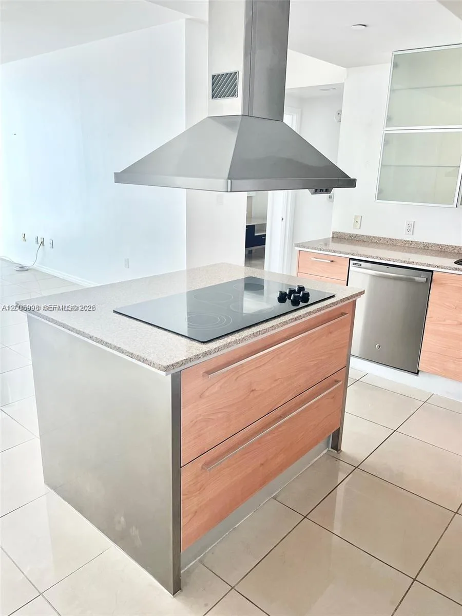 218 SE 14th St # 903, Miami, FL 33131 photo 4