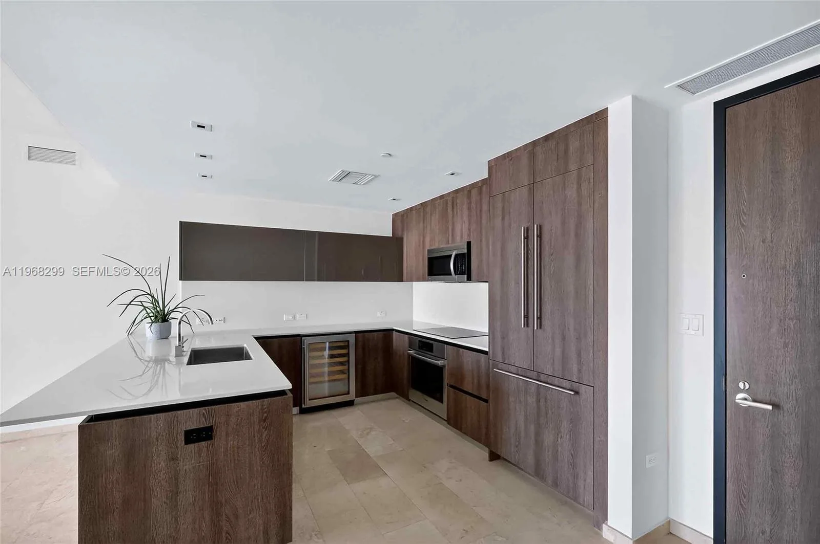 88 SW 7th St # 3003, Miami, FL 33130 photo 2