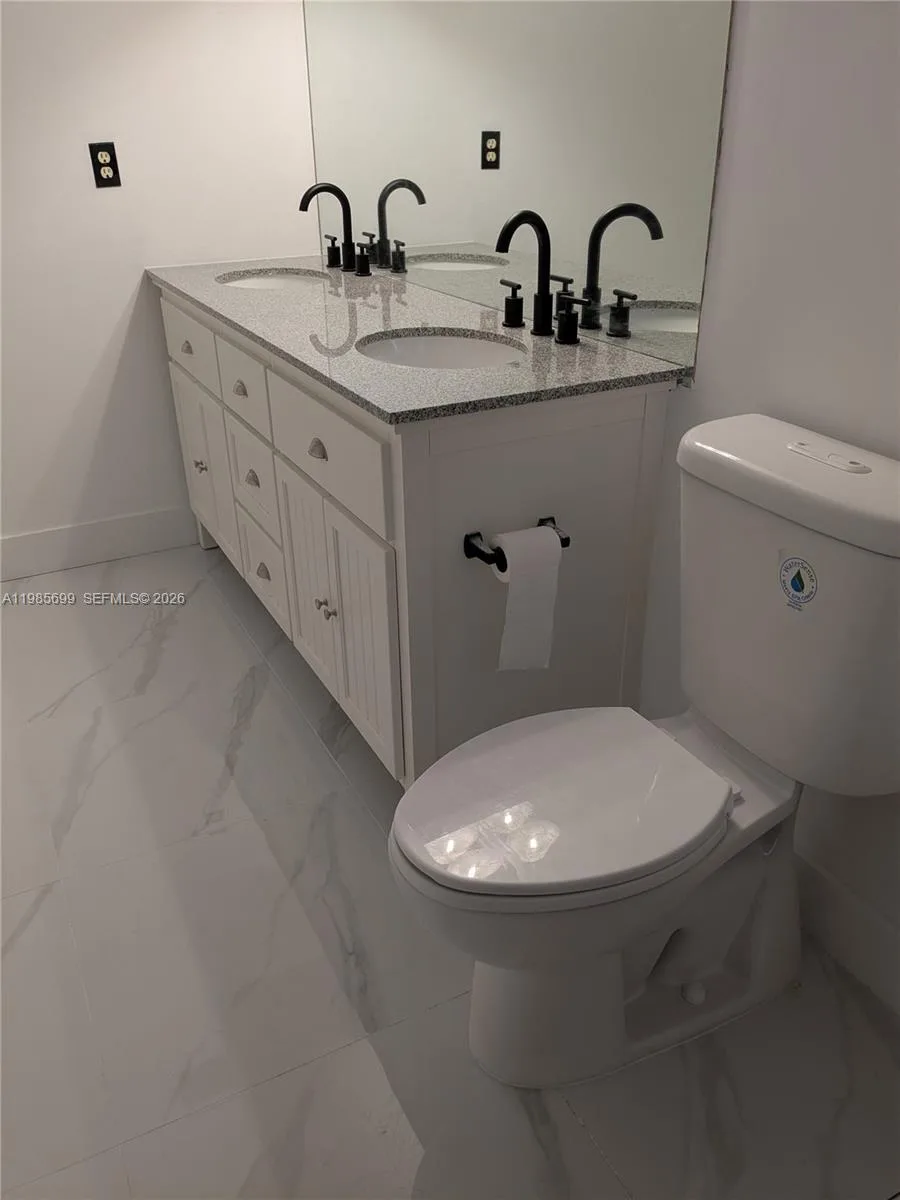 601 Ives Dairy Rd # 103-8, Miami, FL 33179 photo 8