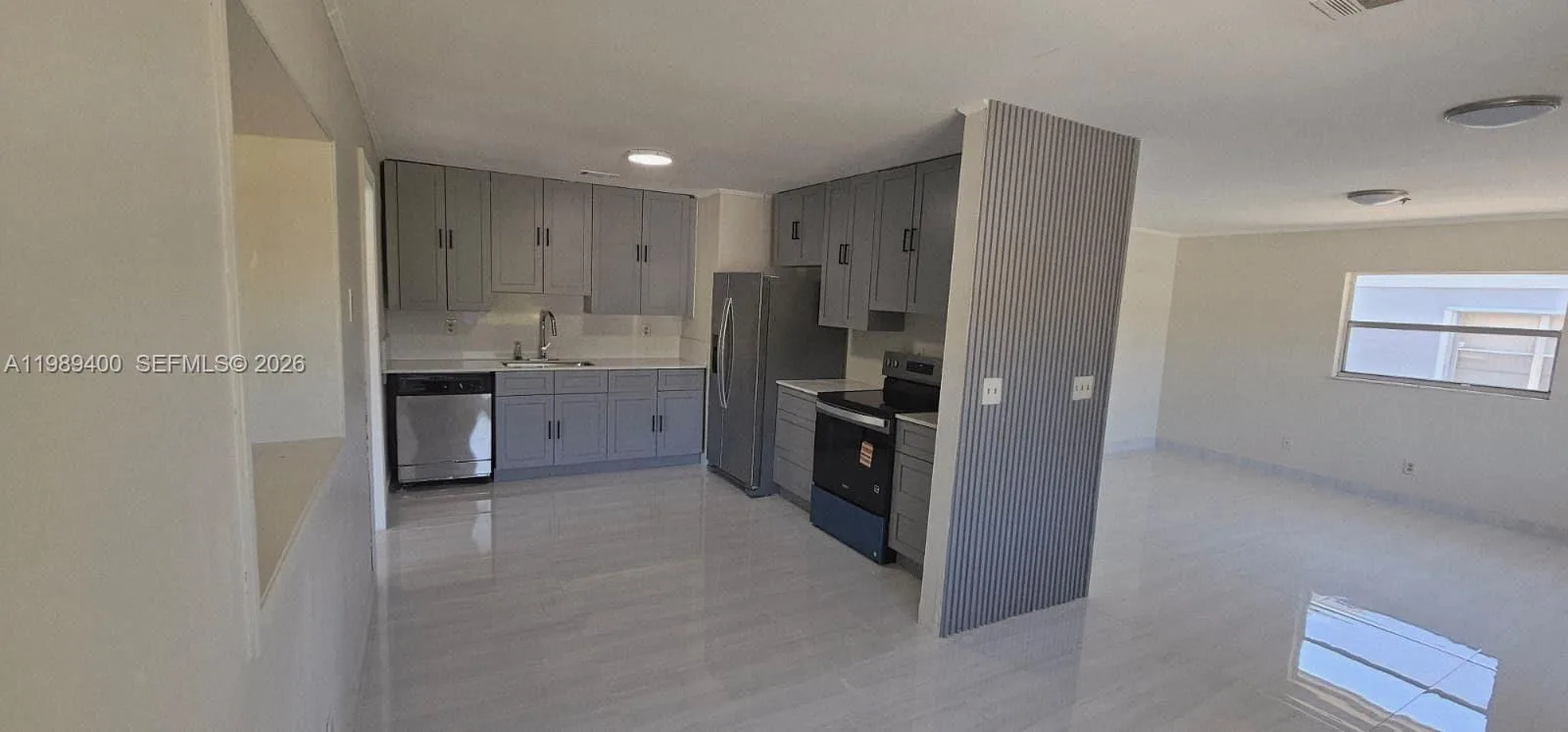 338 SW 8th Ave SW # ., Vero Beach, FL 32962 photo 2