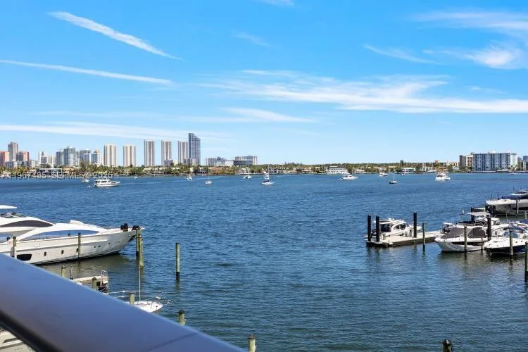 17301 Biscayne Blvd # 305, North Miami Beach, FL 33160 photo 2