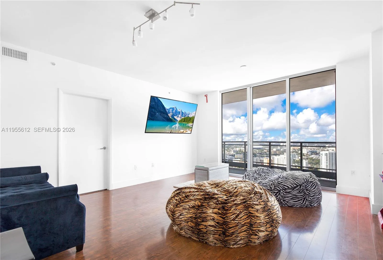 IVY at Riverfront Unit 4408 at 90 SW 3rd St # 4408, Miami, FL 33130 — photo 1