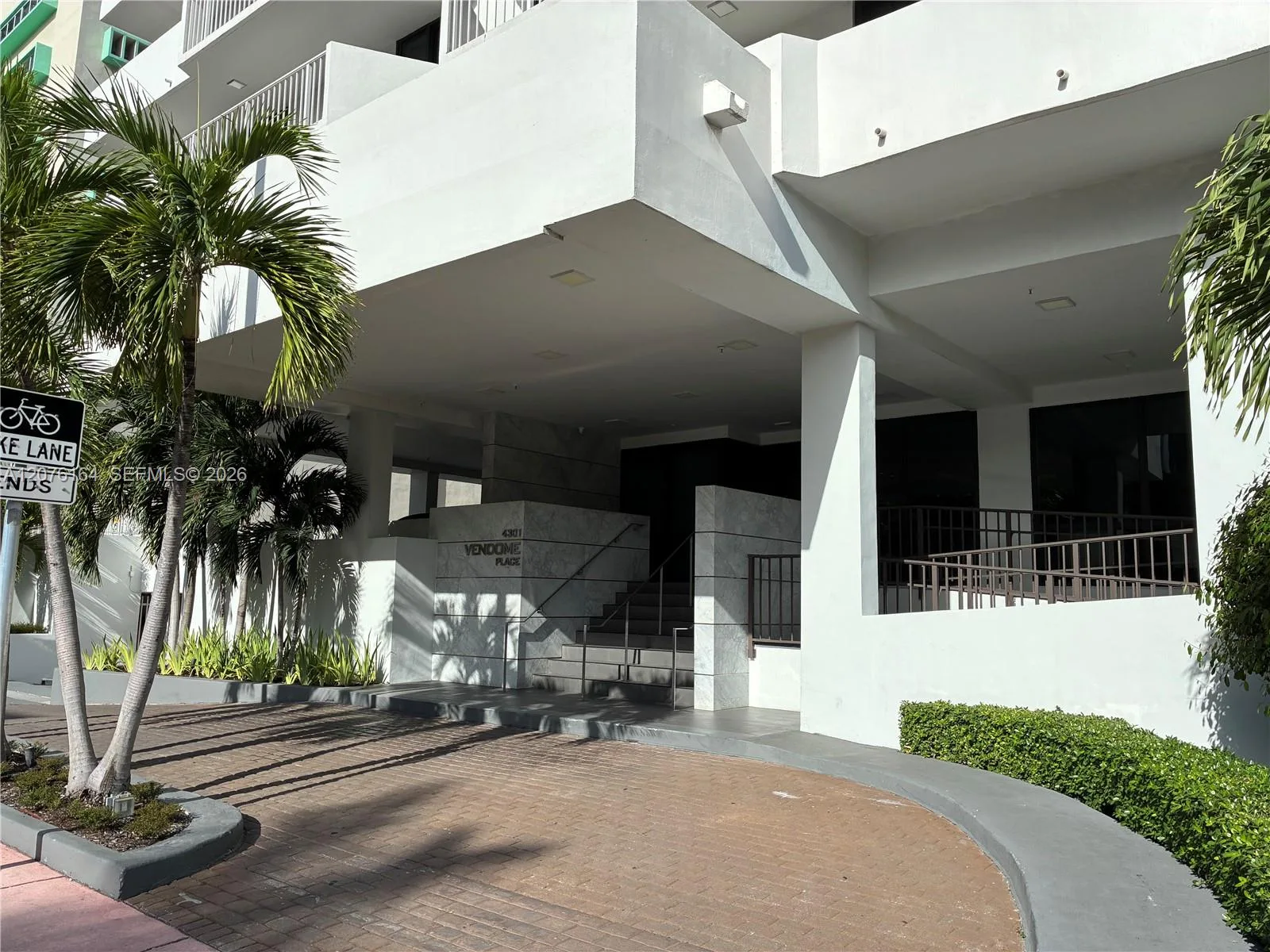 4301 Collins Ave # 402, Miami Beach, FL 33140