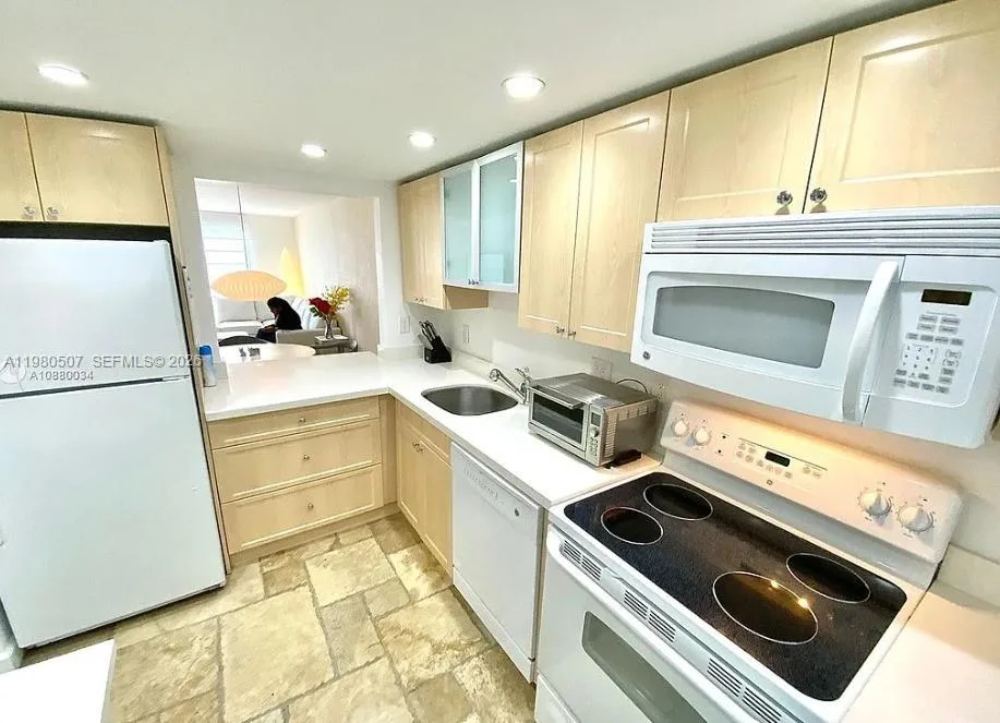 240 Galen Dr # 314, Key Biscayne, FL 33149 photo 10