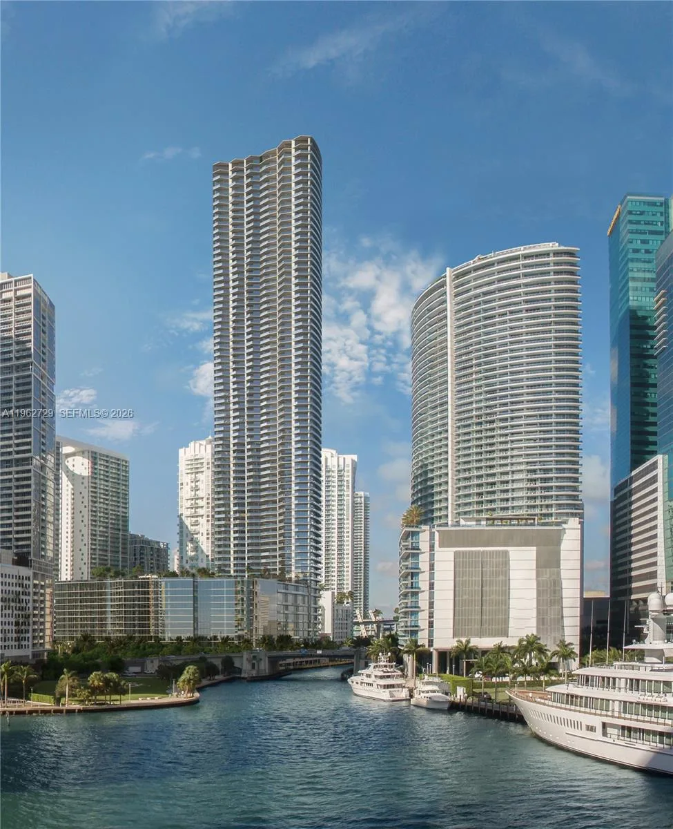 99 SE 5th street # UPH02, Miami, FL 33131 photo 3