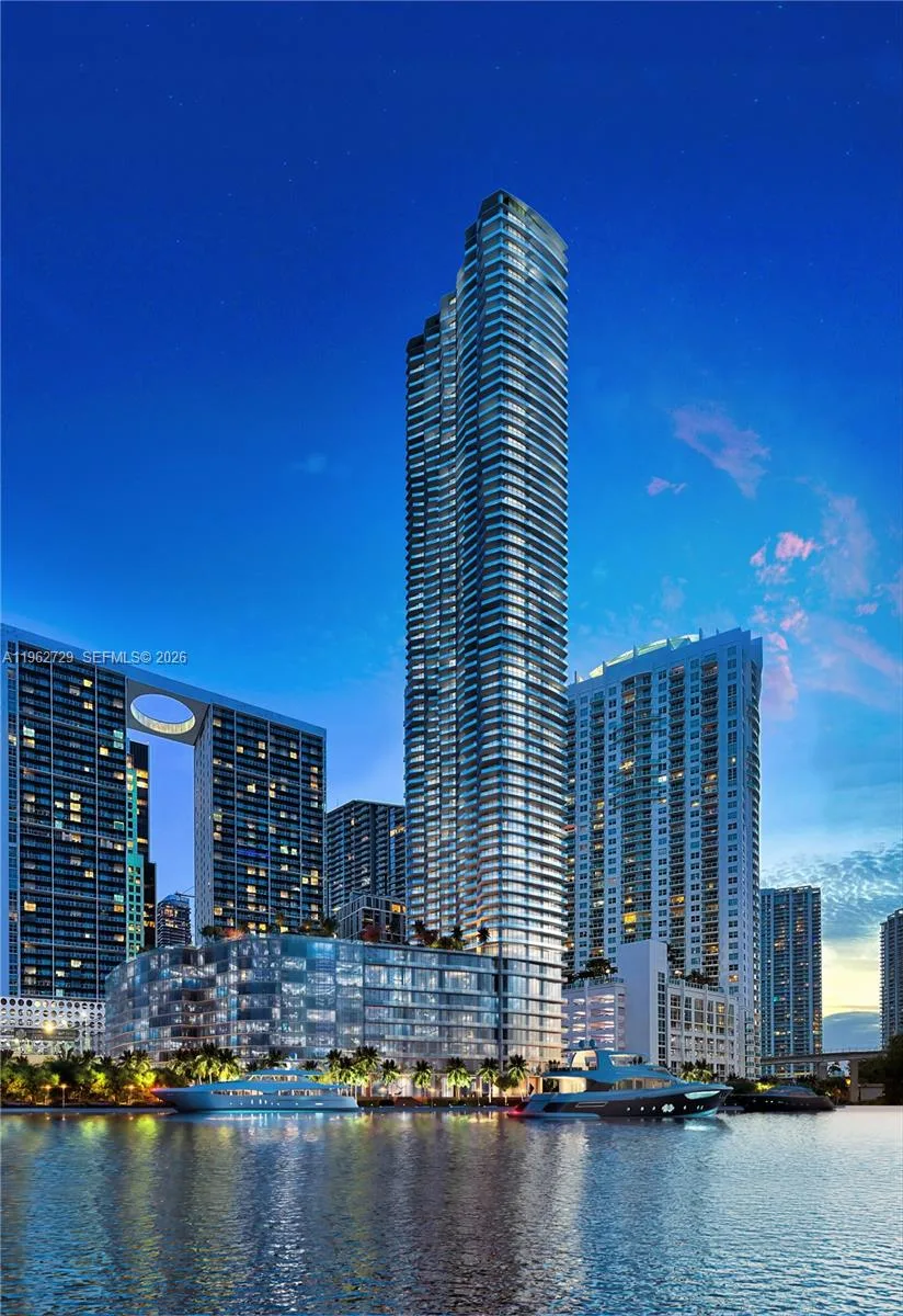 99 SE 5th street # UPH02, Miami, FL 33131 photo 4