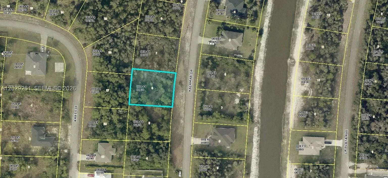 720 Kalamar Dr., Lehigh Acres, FL 33974