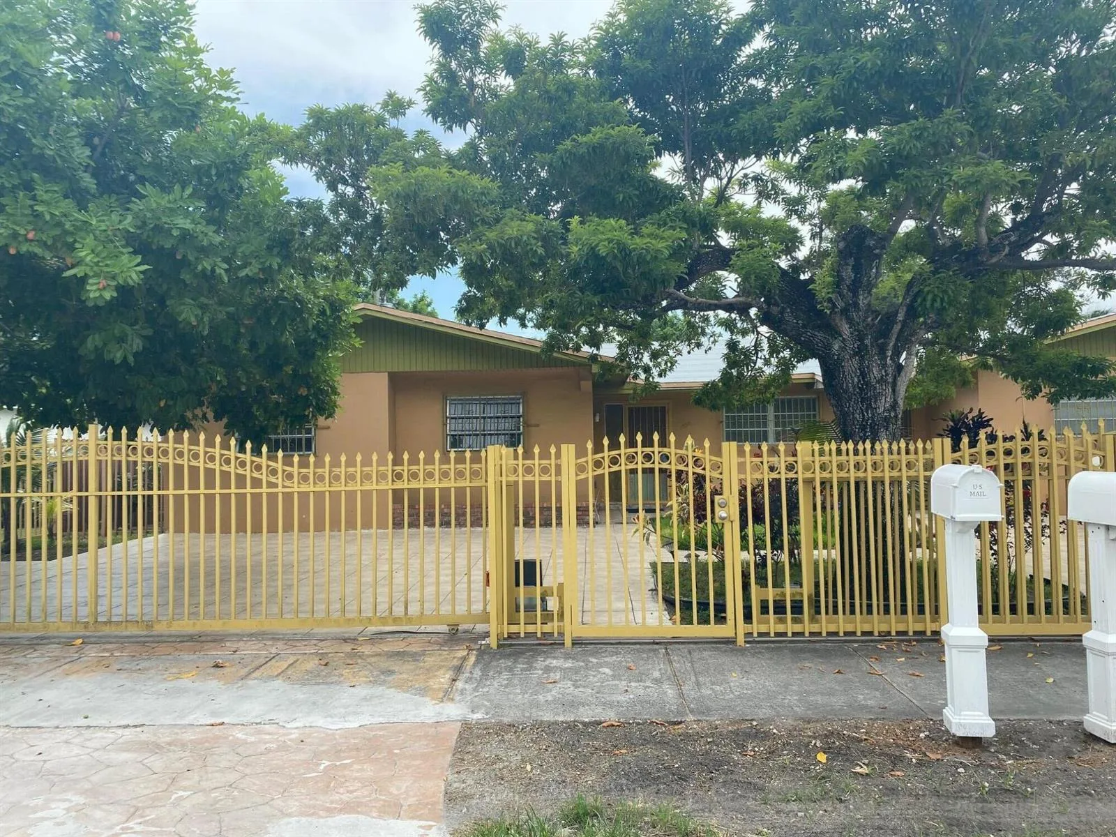 1050 NW 100th Street, Miami, FL 33150