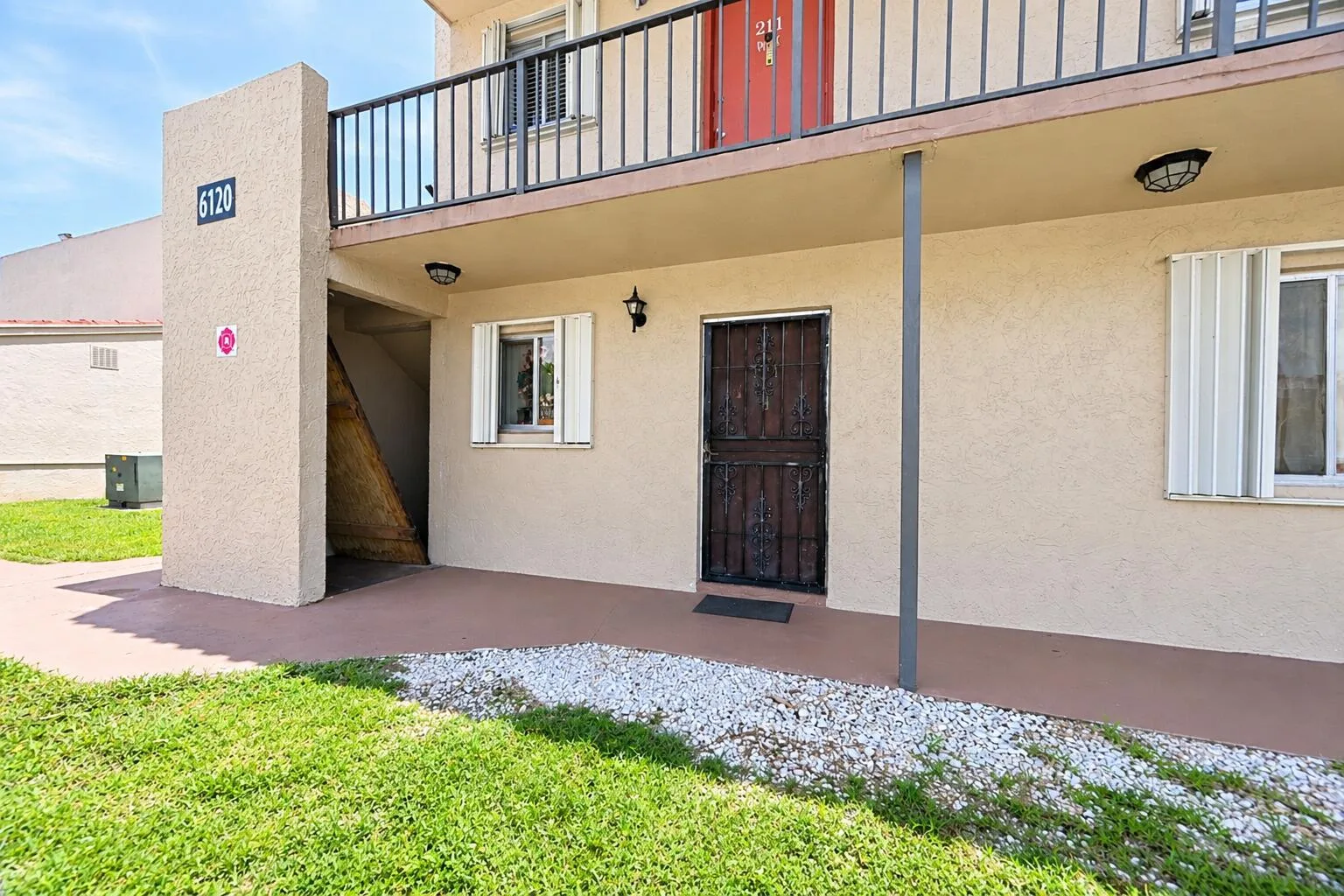 6120 FOREST HILL Boulevard # 111, West Palm Beach, FL 33415