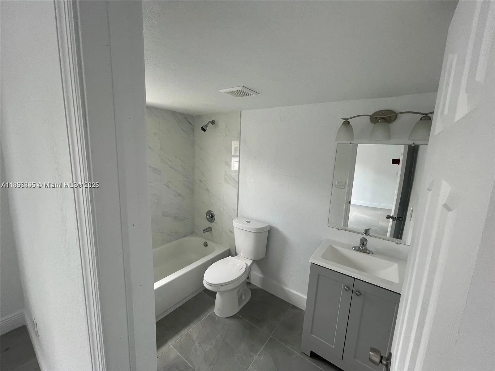 508 E 40th St, Hialeah, FL 33013 photo 4