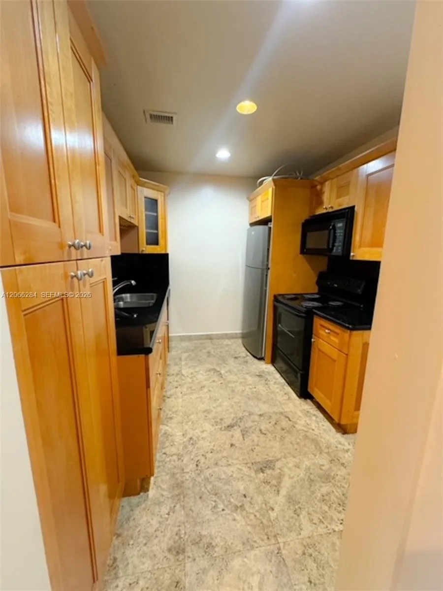 2008 Jackson # B7, Hollywood, FL 33020