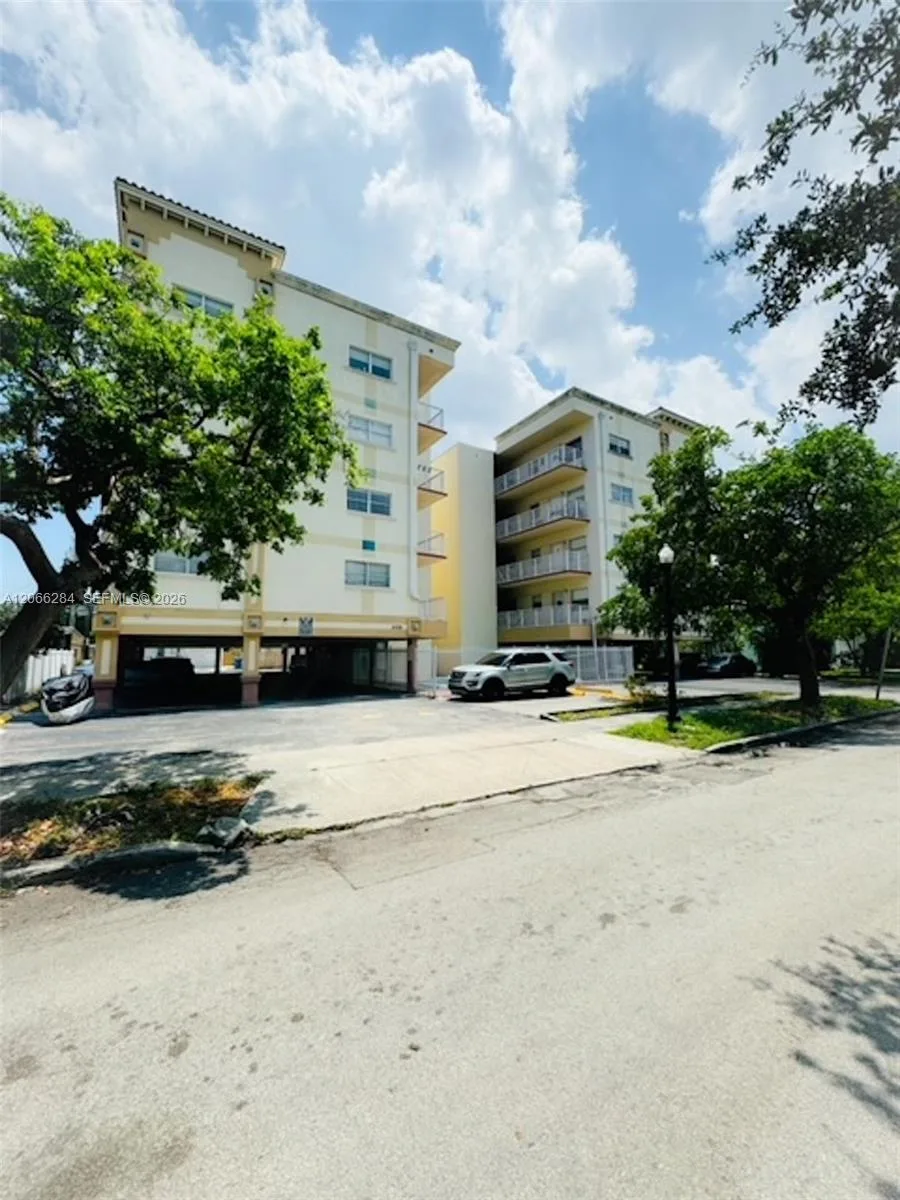2008 Jackson # B7, Hollywood, FL 33020 photo 13