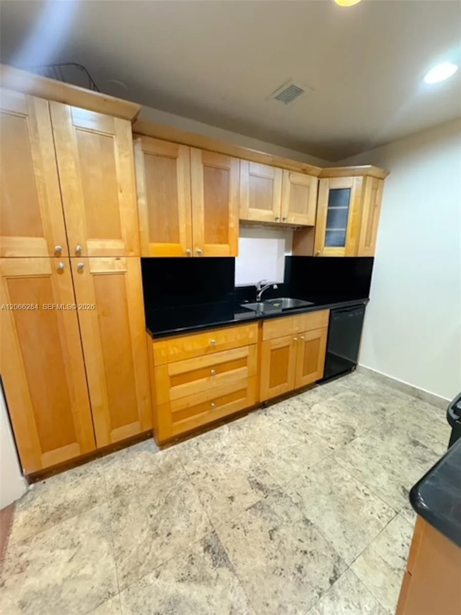 2008 Jackson # B7, Hollywood, FL 33020 photo 2