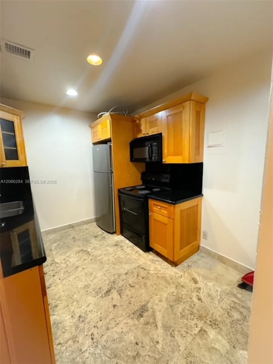 2008 Jackson # B7, Hollywood, FL 33020 photo 3