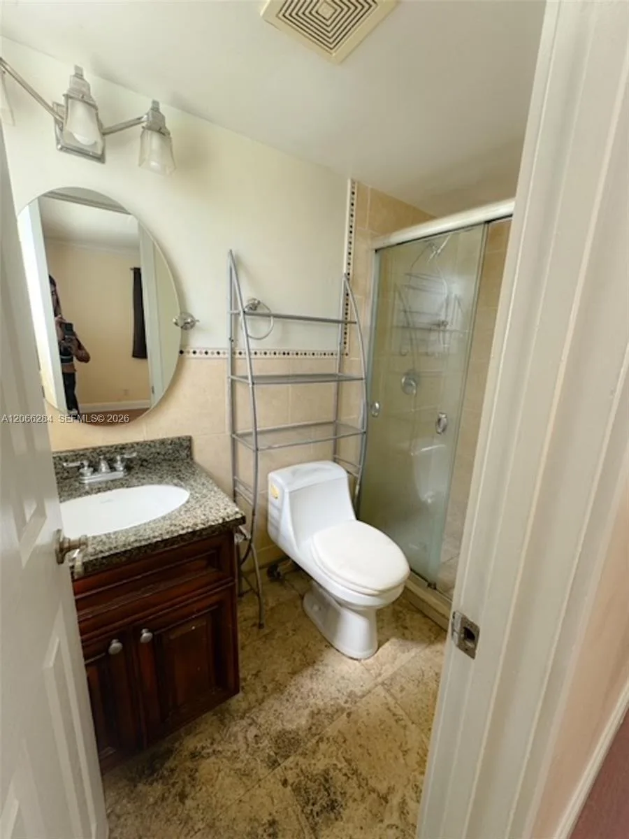 2008 Jackson # B7, Hollywood, FL 33020 photo 4