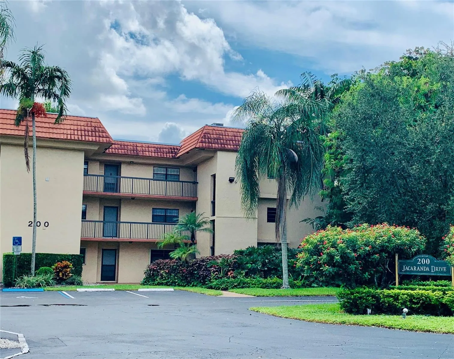 200 Jacaranda Country Club Drive # 1b, Plantation, FL 33324