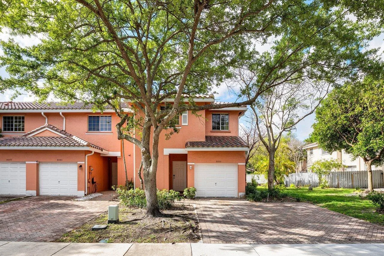 9090 NW 40th Place, Sunrise, FL 33351