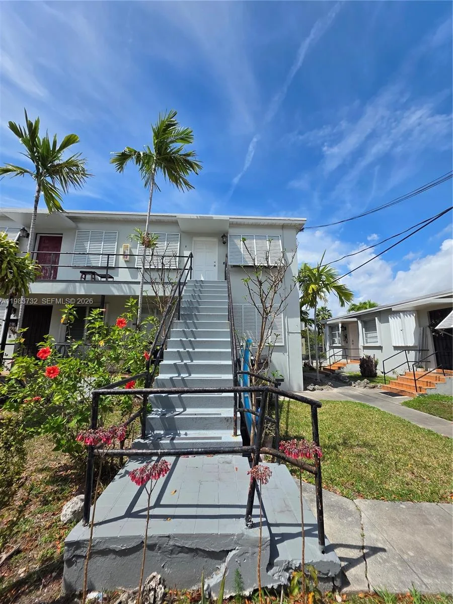 71 Esplanade Dr # D, Miami Springs, FL 33166