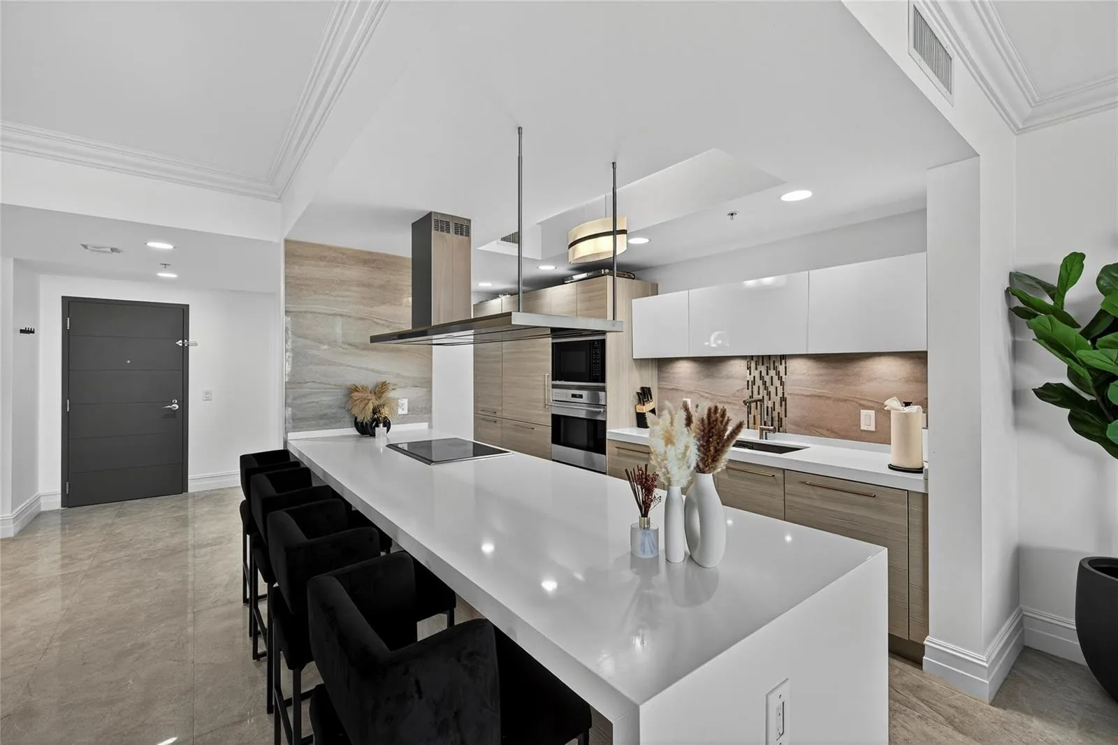 17301 Biscayne Boulevard # 506, North Miami Beach, FL 33160 photo 5