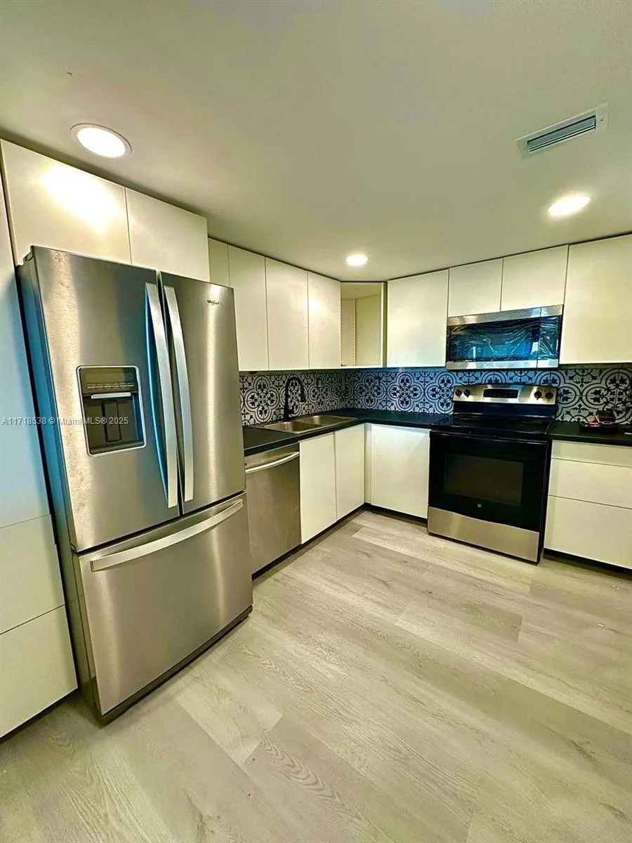 20840 San Simeon Way # 305, Miami, FL 33179 photo 3