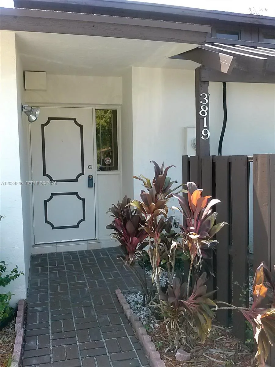 3819 SW 69th Ave # 14-L, Miramar, FL 33023
