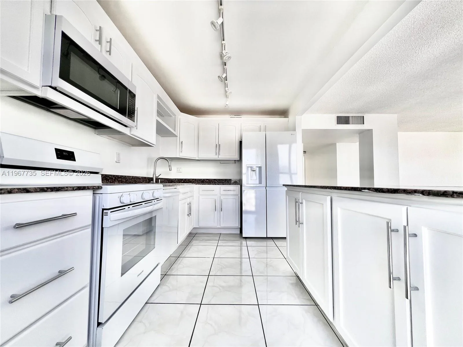 600 NE 36th St # 1921, Miami, FL 33137 photo 4