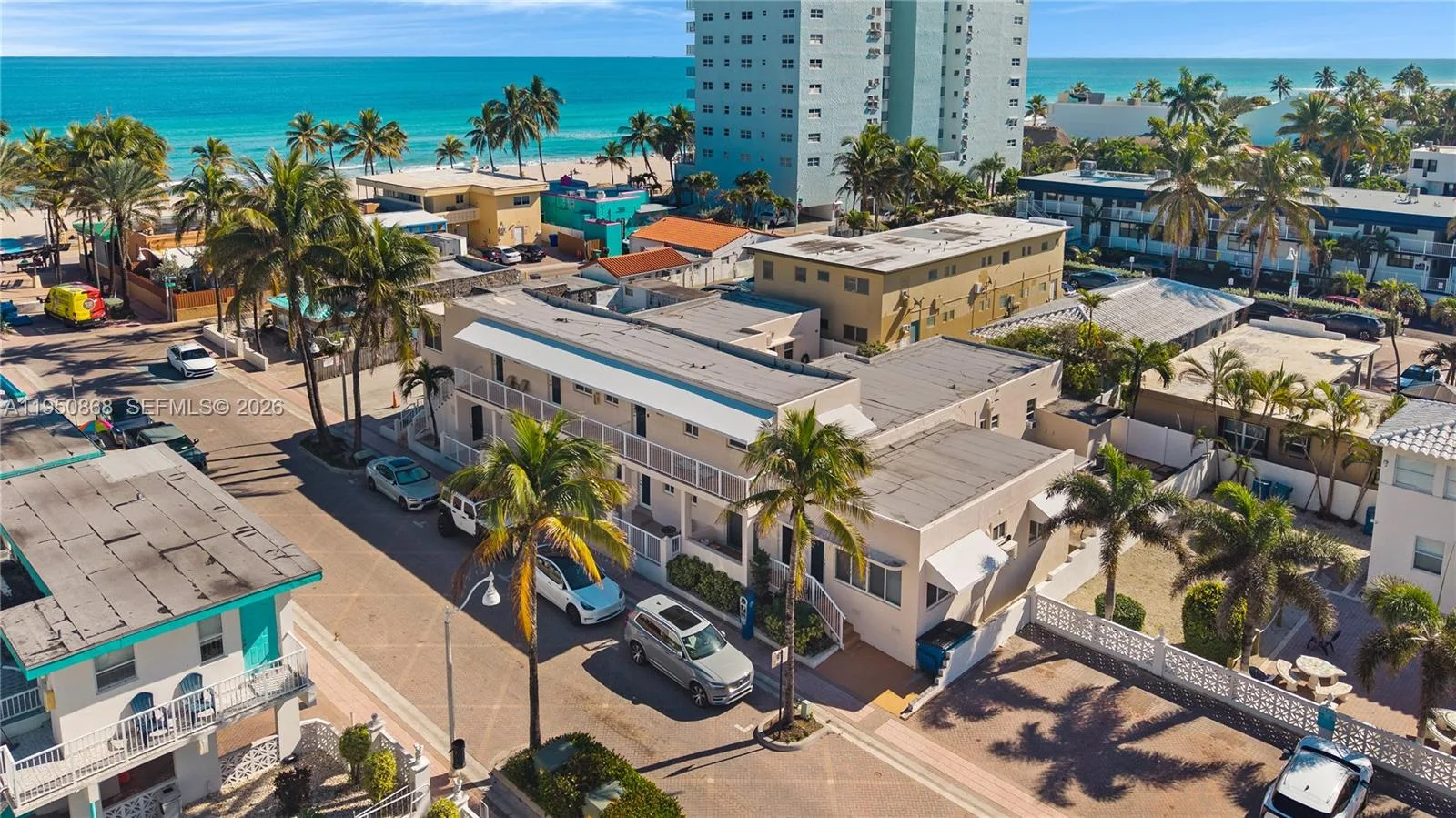 320 New York St, Hollywood, FL 33019 photo 2