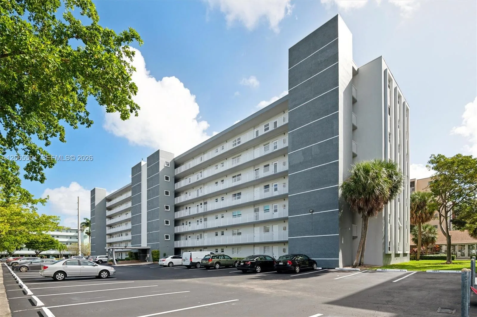 619 NE 14th Ave # 101, Hallandale Beach, FL 33009