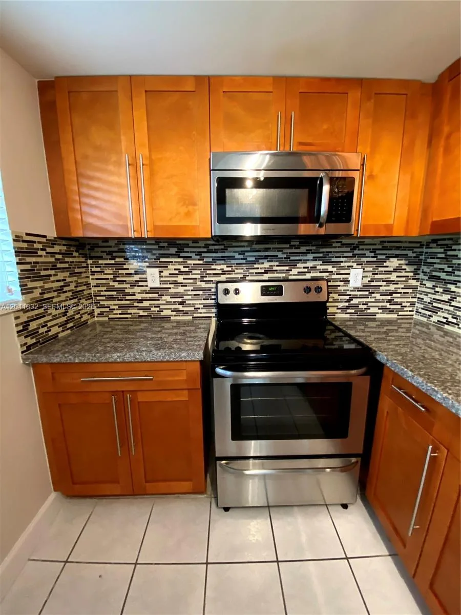9280 FONTAINEBLEAU BL # 103, Miami, FL 33172
