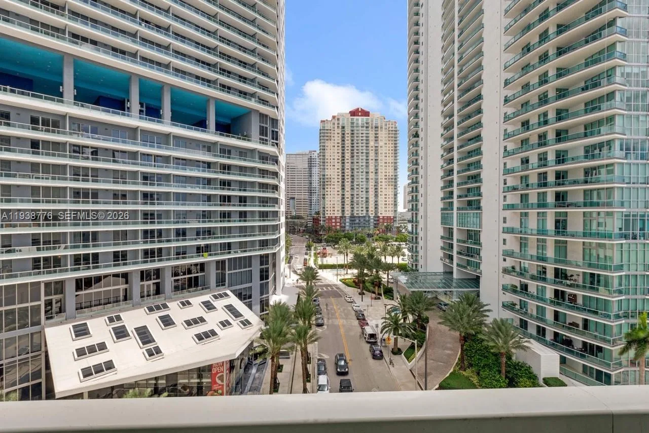218 SE 14th St # 2304, Miami, FL 33131