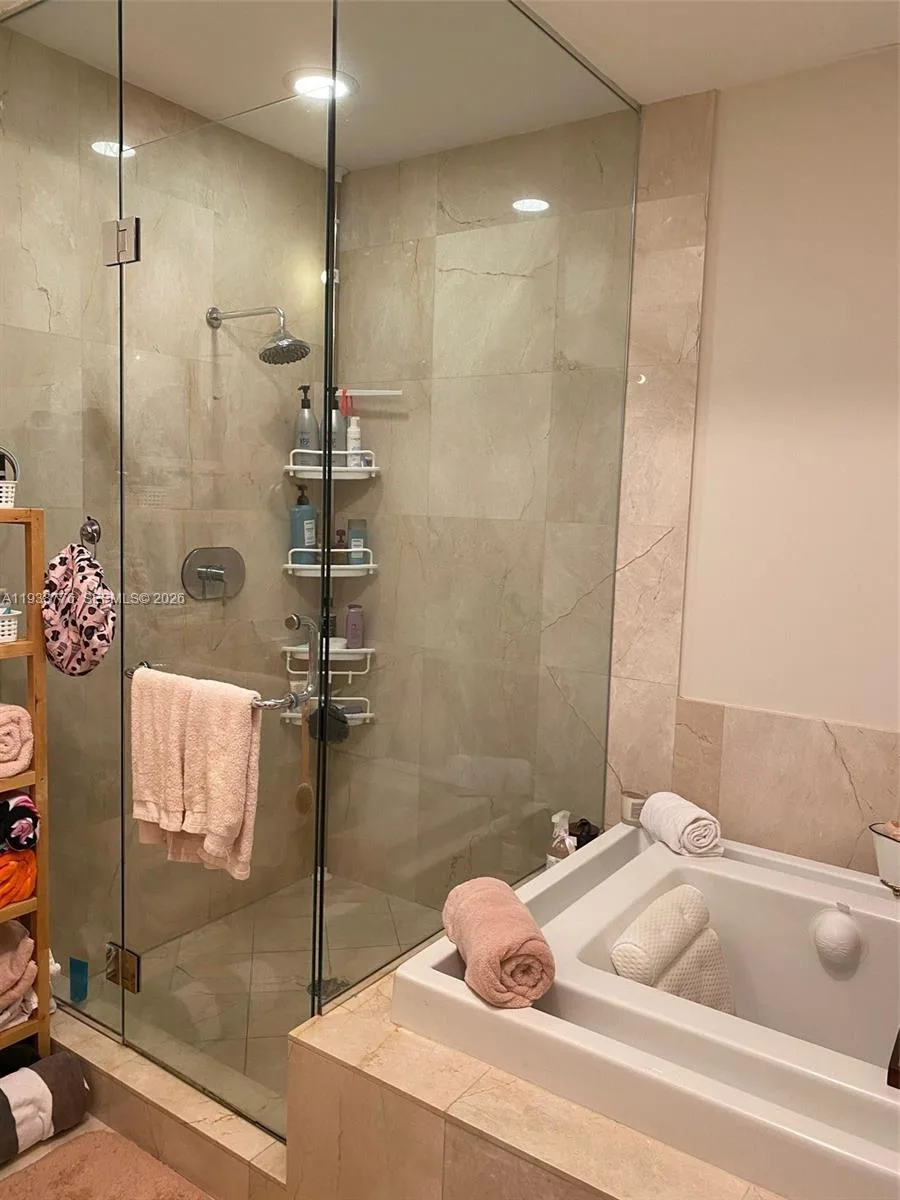 218 SE 14th St # 2304, Miami, FL 33131 photo 11