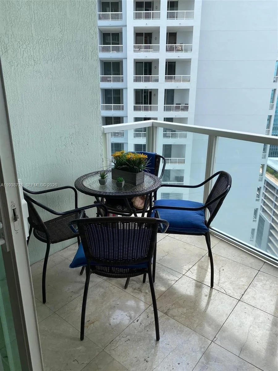 218 SE 14th St # 2304, Miami, FL 33131 photo 12