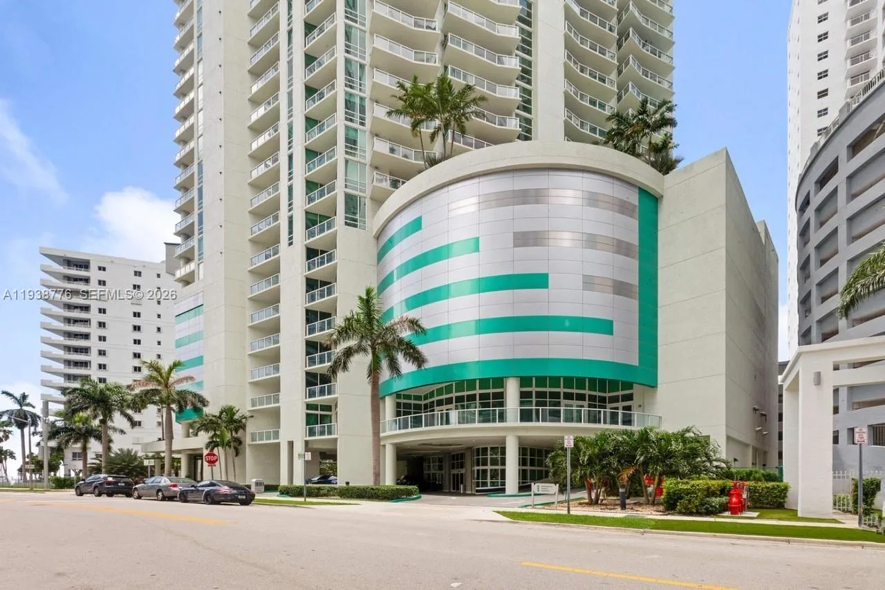 218 SE 14th St # 2304, Miami, FL 33131 photo 2