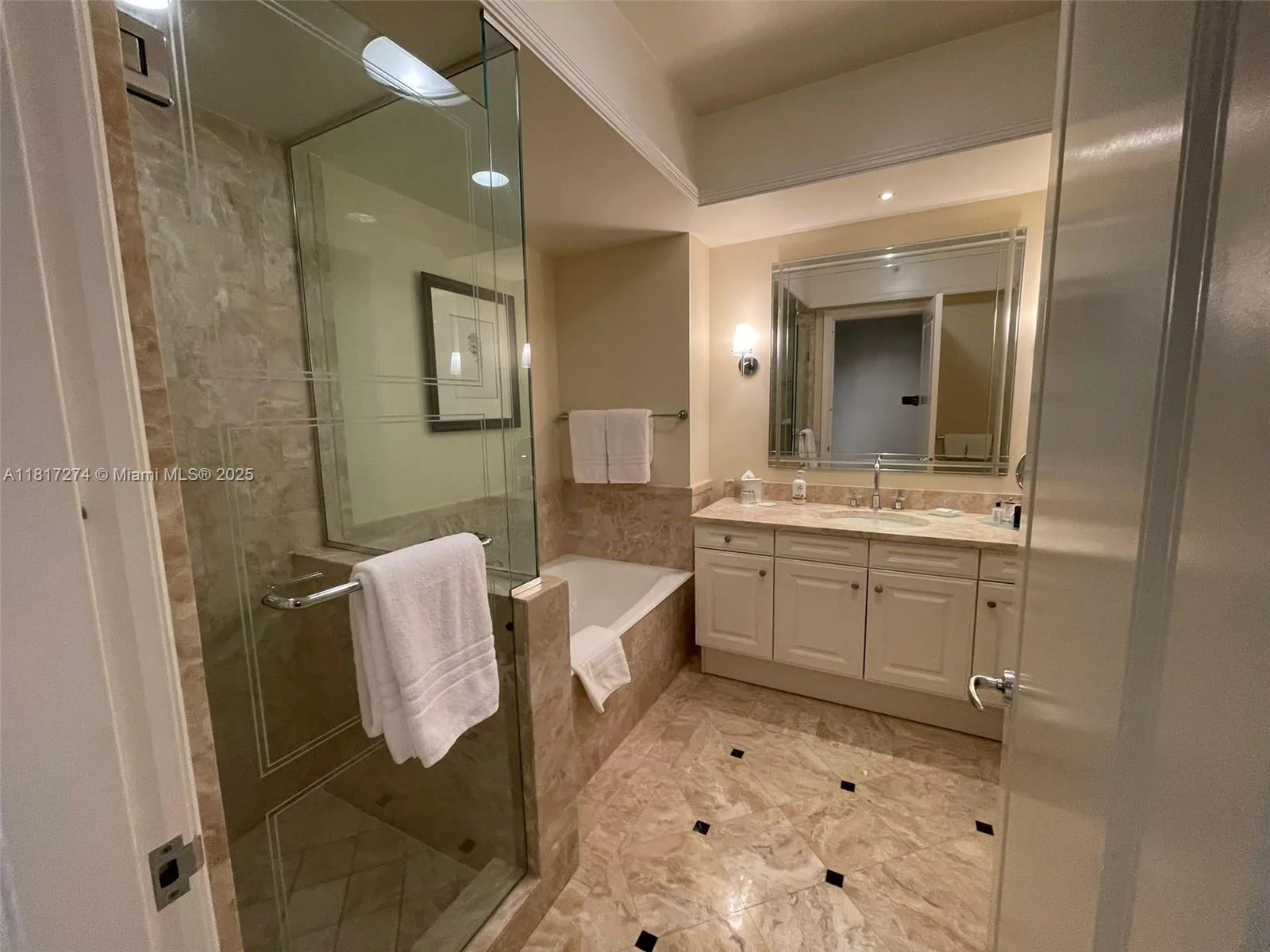 1435 Brickell Ave # 3112, Miami, FL 33131 photo 7