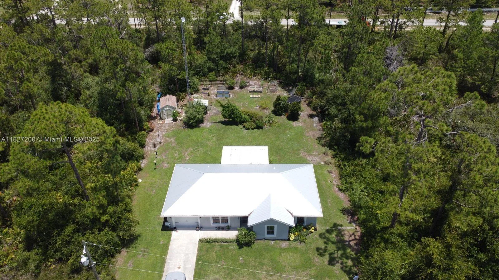 3267 Forbes Dr, Lake Placid, FL 33852 photo 2