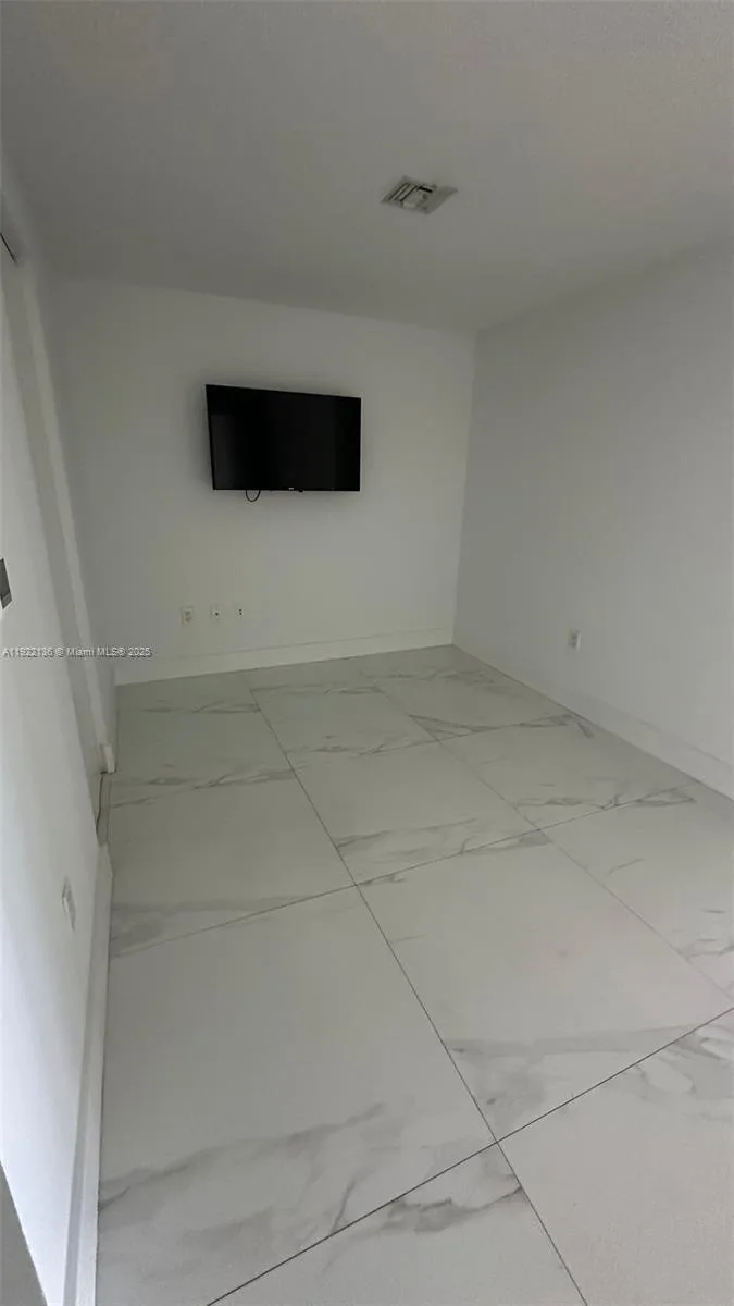16385 Biscayne Blvd # 2418, North Miami Beach, FL 33160 photo 11