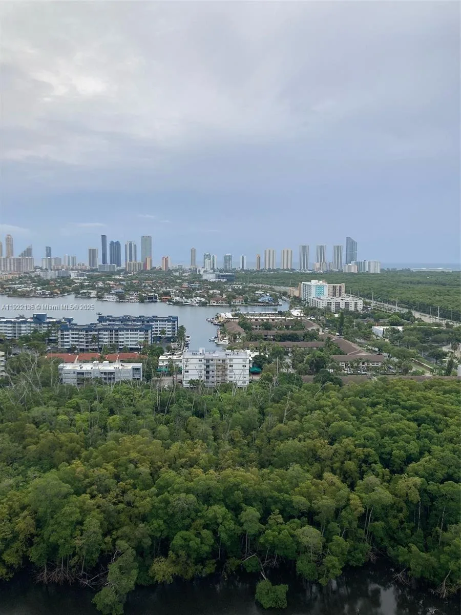 16385 Biscayne Blvd # 2418, North Miami Beach, FL 33160 photo 4