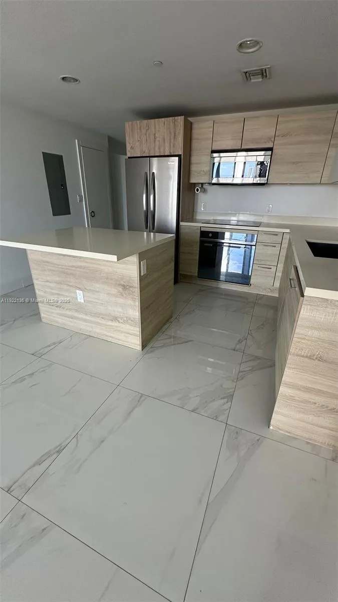 16385 Biscayne Blvd # 2418, North Miami Beach, FL 33160 photo 9