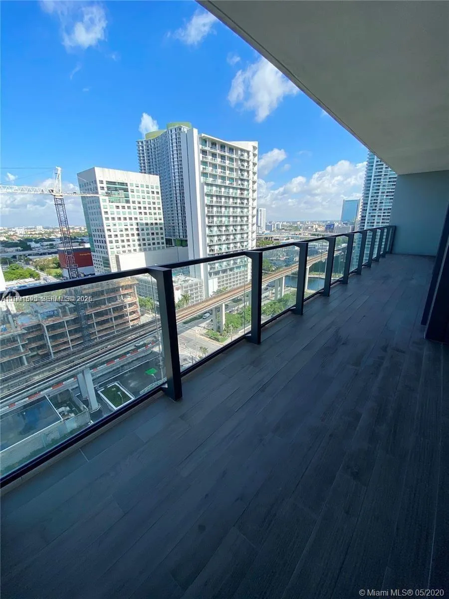 88 SW 7th St # 1404, Miami, FL 33130