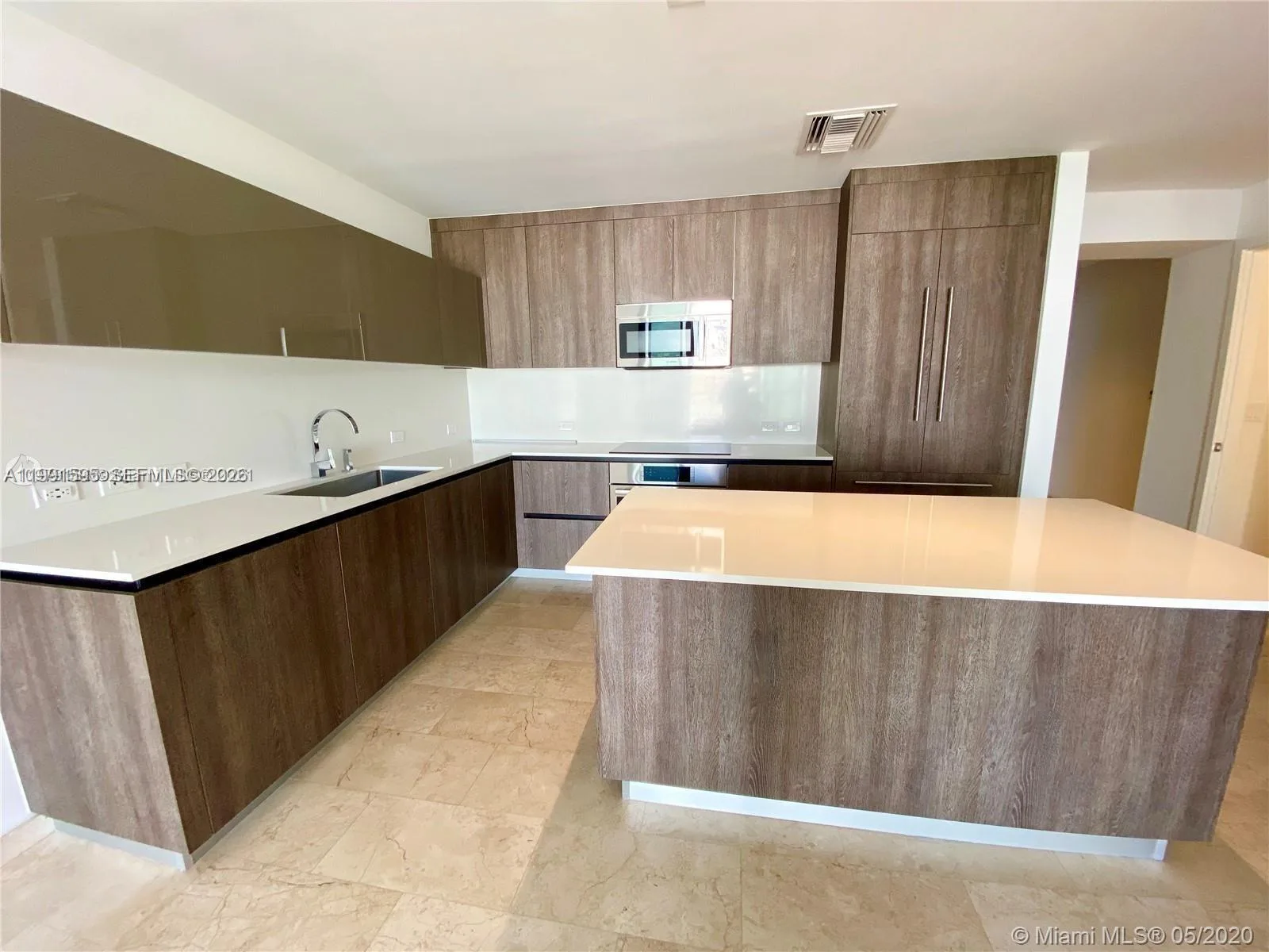 88 SW 7th St # 1404, Miami, FL 33130 photo 3