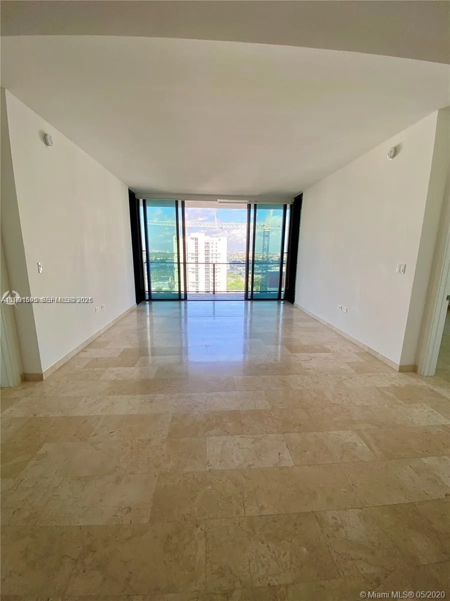 88 SW 7th St # 1404, Miami, FL 33130 photo 4