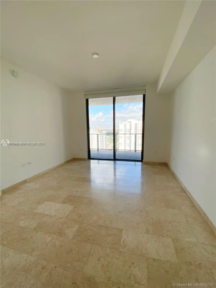 88 SW 7th St # 1404, Miami, FL 33130 photo 5