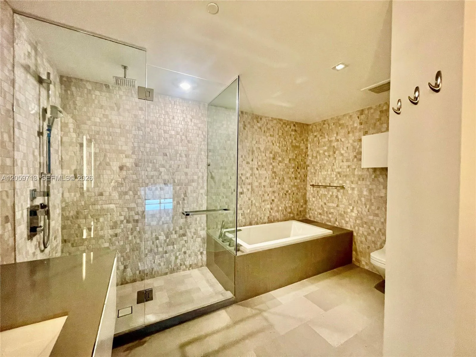 88 SW 7th St # 2902, Miami, FL 33130 photo 7