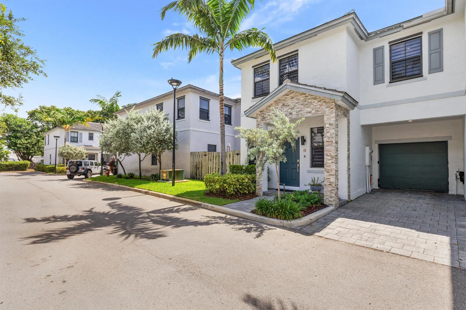 2820 SW 17th Avenue, Fort Lauderdale, FL 33315 photo 2