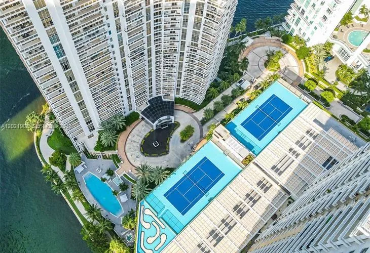 901 Brickell Key Blvd # 3307, Miami, FL 33131