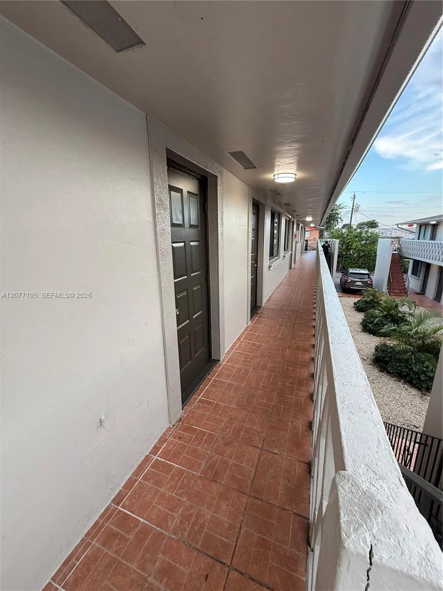 664 W 29th St # 6, Hialeah, FL 33012 — zdjęcie 2
