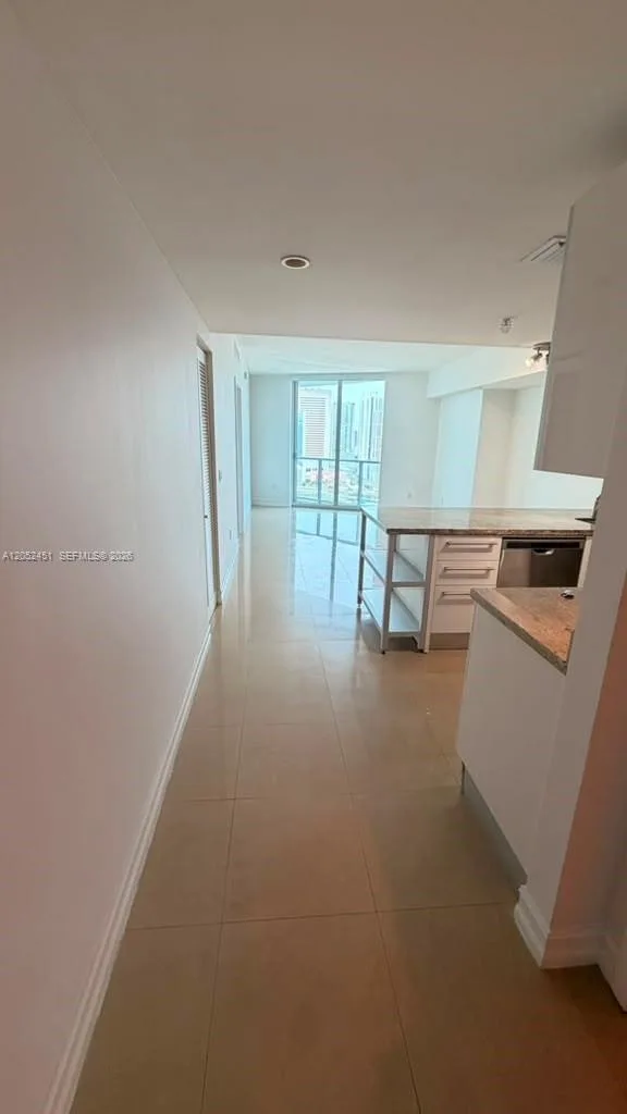 185 SW 7th St # 2505, Miami, FL 33130 photo 4