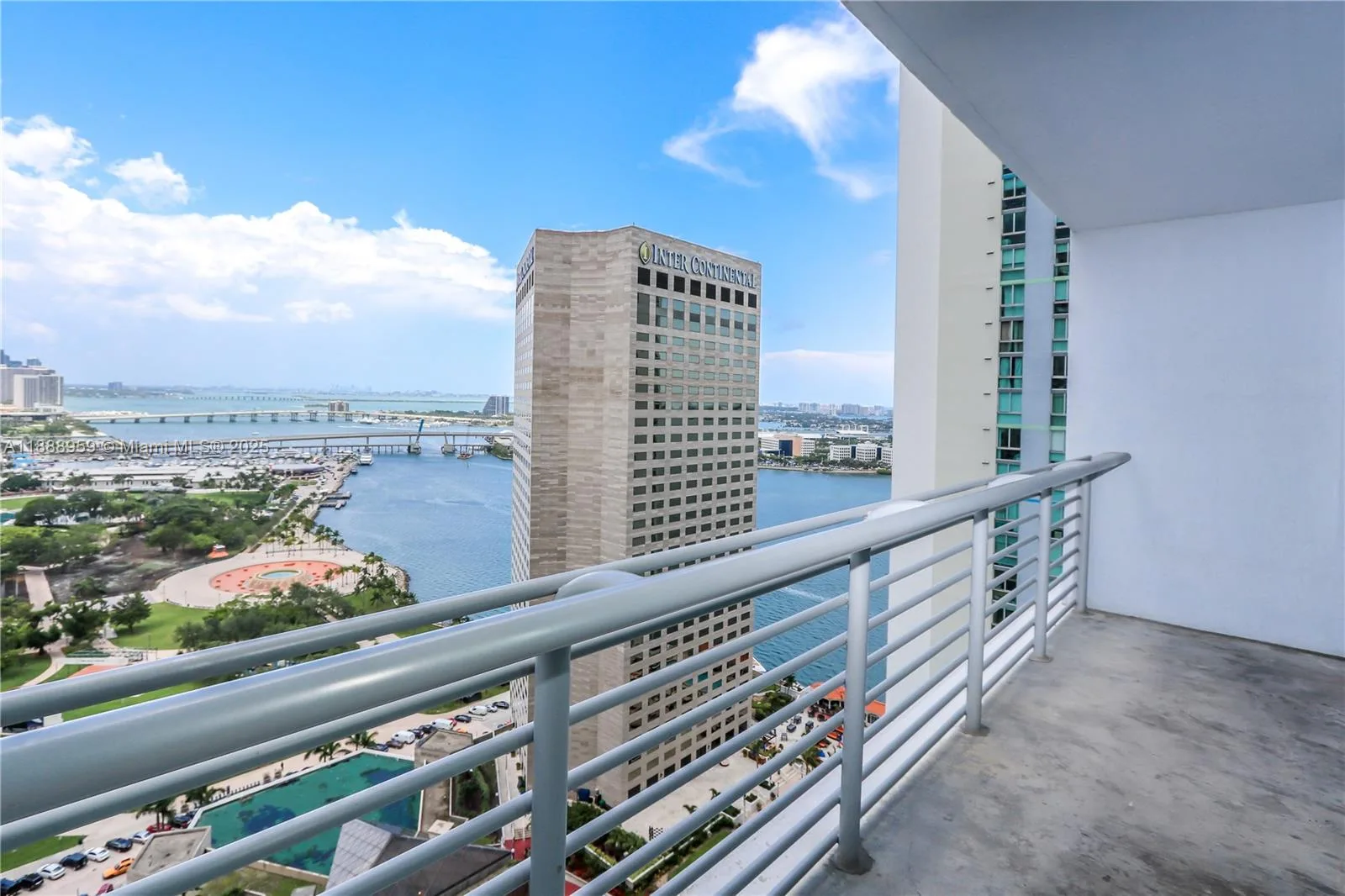 325 S Biscayne Blvd # 2820, Miami, FL 33131